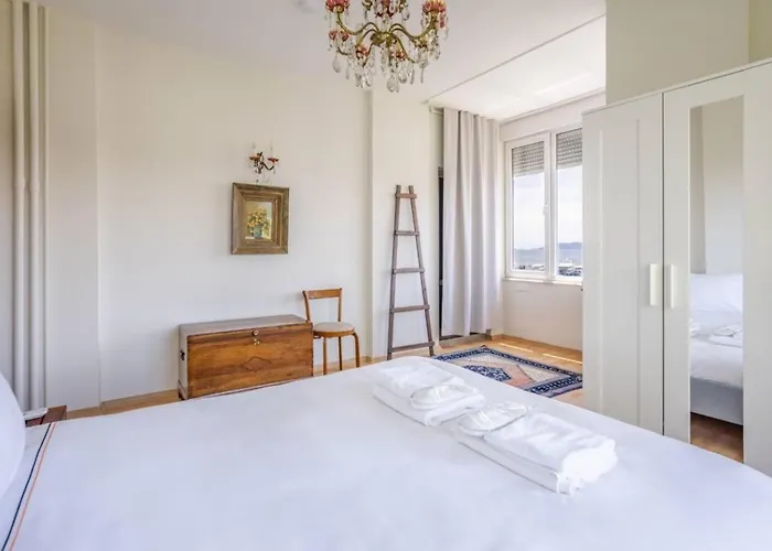 Spacious 4br - Stunning Bosphorus Views! #390 *