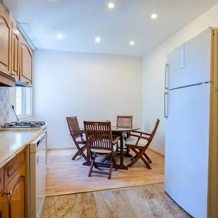 Spacious 4br - Stunning Bosphorus Views! #390 Appartement Istanboel