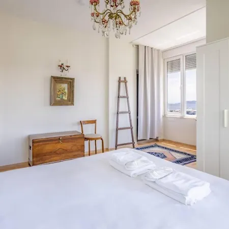 Spacious 4br - Stunning Bosphorus Views! #390 *